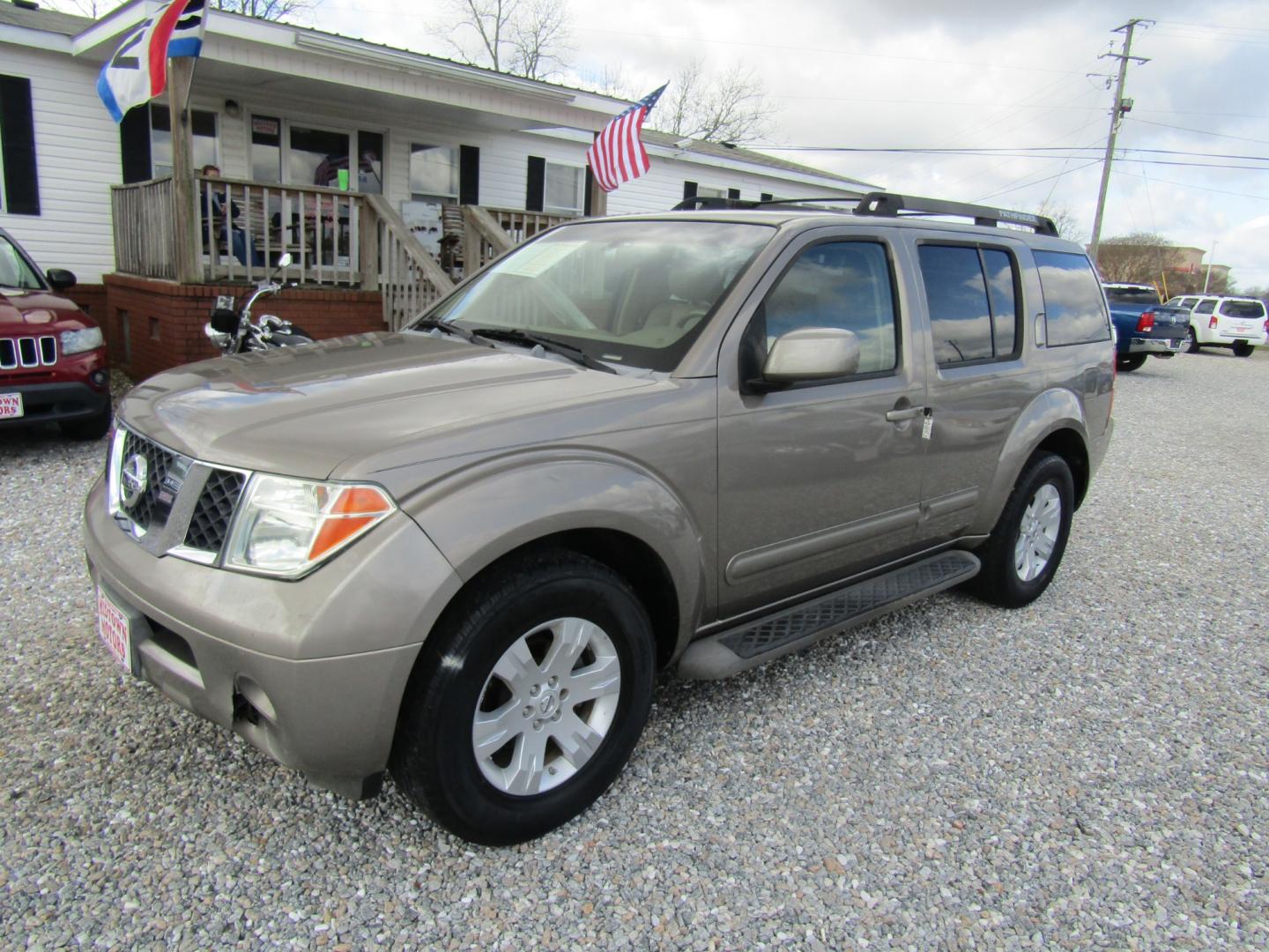 2007 Gray /Tan Nissan Pathfinder LE 2WD (5N1AR18U27C) with an 4.0L V6 DOHC 24V engine, Automatic transmission, located at 15016 S Hwy 231, Midland City, AL, 36350, (334) 983-3001, 31.306210, -85.495277 - Photo#2